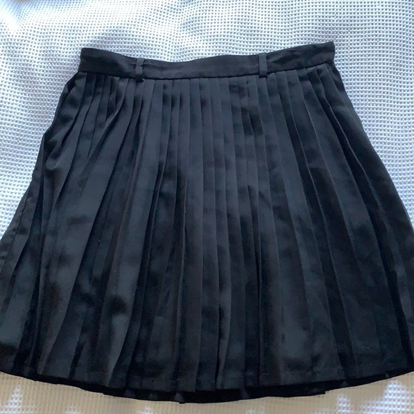 Aritzia skirt - Picture 1 of 2